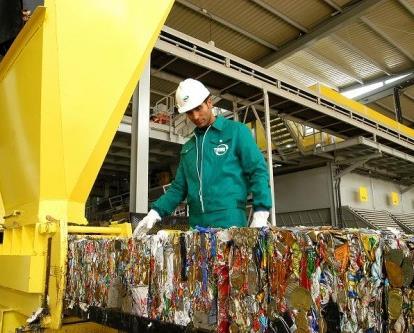 Envases Ligeros Recepción de los residuos de envases procedentes de la recogida selectiva para su clasificación y posterior aprovechamiento a través del reciclaje de los