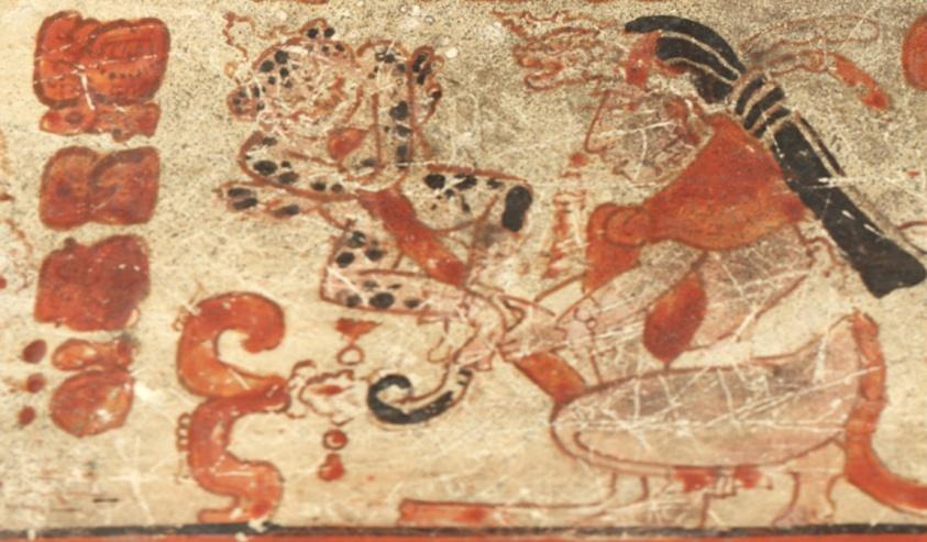 61 Lab Te Hix Representa un personaje antropomorfo en cuclillas con tocado de jaguar con lirios de agua, en sus manos sostiene un báculo de madera con un jaguar abrazado al mismo (Figura 3.