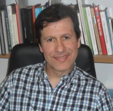 MARTÍN LABARCA (Argentina) Martín Labarca es Doctor Mención Ciencias Sociales y Humanas de la Universidad Nacional de Quilmes, Licenciado en Química y Profesor en Química del Instituto Superior de