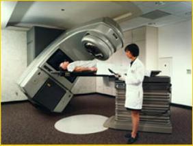 Radioterapia Constituye una aplicación pacífica de las radiaciones ionizantes Oncología VARIAN Es un aspecto esencial en el tratamiento