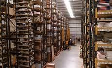 Almacenes El almacenamiento se refiere a las instalaciones donde se resguarda el inventario: de materias primas, de partes o subensambles o de