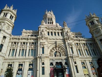 MADRID Od nepamäti sa v Madride schádzali ľudia zo všetkých regiónov Španielska, čím obohacovali mesto o svoje tradície a kultúru. V 20. stor.