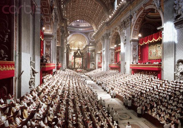-En el 50 aniversario del inicio del Vaticano II. -En el 20 aniversario del Catecismo de la Iglesia Católica.