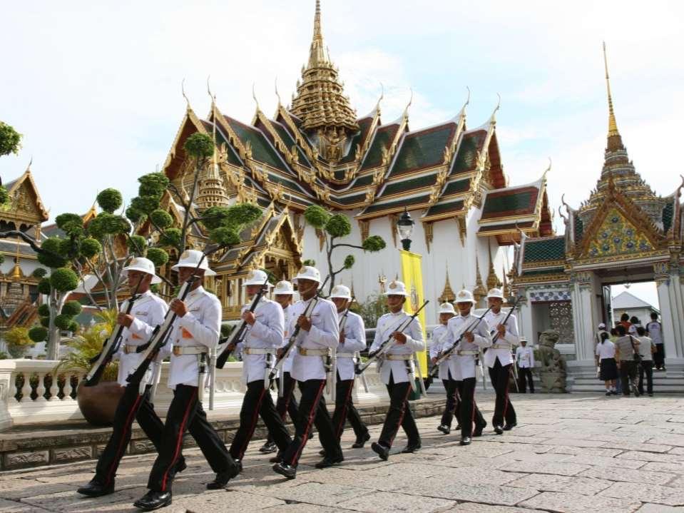 El Gran Palacio de Bangkok, 100 vistosos y