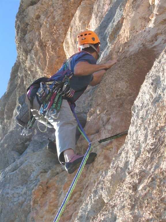 1 INTRODRUCCIÓN A escalada é unha actividade deportiva moi técnica. Preséntase en varias modalidades, a chamada clásica, a deportiva e o Boulder bloque.