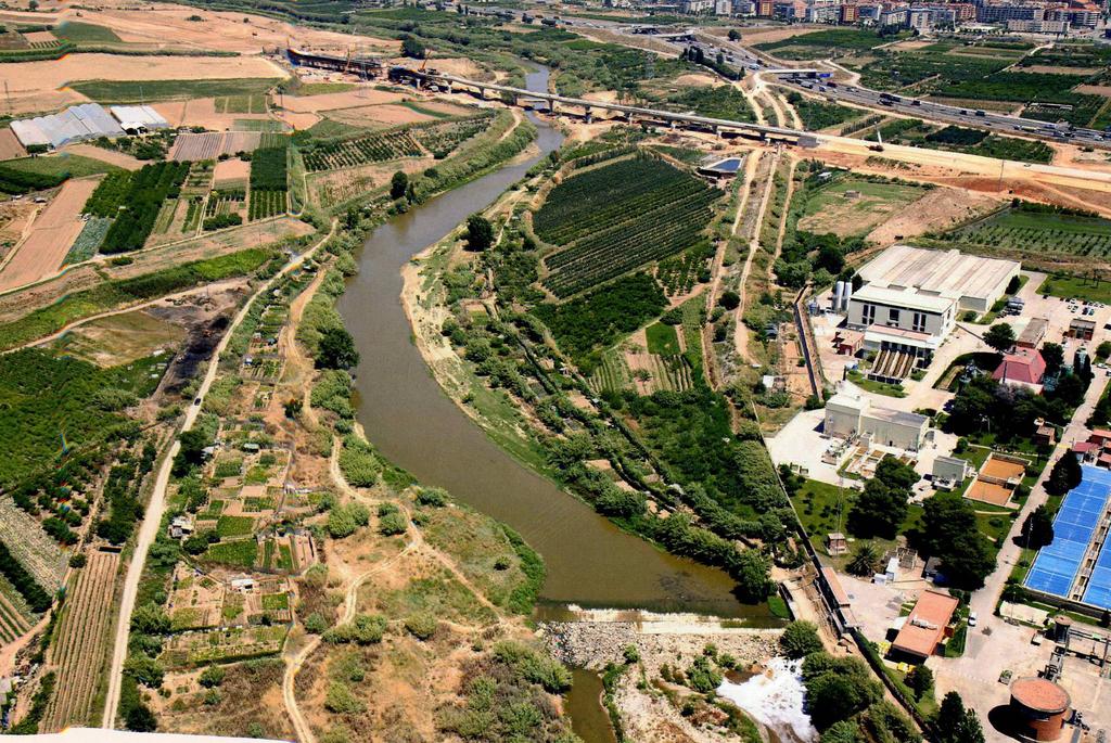 creación de una red de caminos de ribera con nuevos accesos des de Sant Boi y distintas estructuras para cruzar el río.