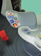 8 Landini P JOYSTICK MULTIFUNCIÓN PARA TRANSMISIÓN El joystick multifunción integrado en el apoyabrazos derecho del asiento del conductor tiene una Autoshift, bloqueo de diferenciales,