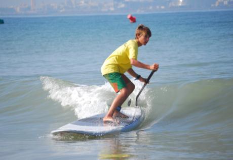(Surf/paddle surf + juegos en playa) 5º,6º prim Secund Bachill 4h 18 20 50 El alquiler de licras y neoprenos no está incluido en el