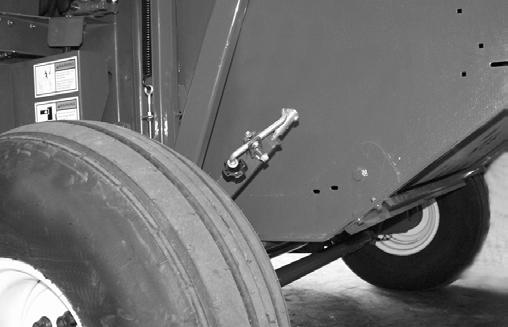 ALTURA DEL RECOJEDOR NOTA: Ajuste las ruedas de trocha antes de ajustar la altura del recogedor. Consulte Ruedas de trocha en esta sección.