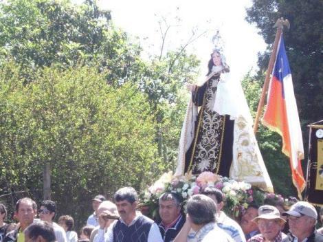 Nombre del Atractivo: Fiesta de la Virgen del Carmen de Petorquita Desde: Santiago Hasta: Petorquita Distancia: 110 kms.