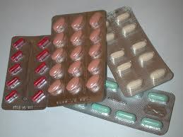 BIFOSFONATOS ORALES: 1 dosis semanal: Alendronato 70 mg Risedronato 35 mg 1 dosis mensual: Ibandronato 150 mg Risedronato 150 mg o 75 mg x 2 dias