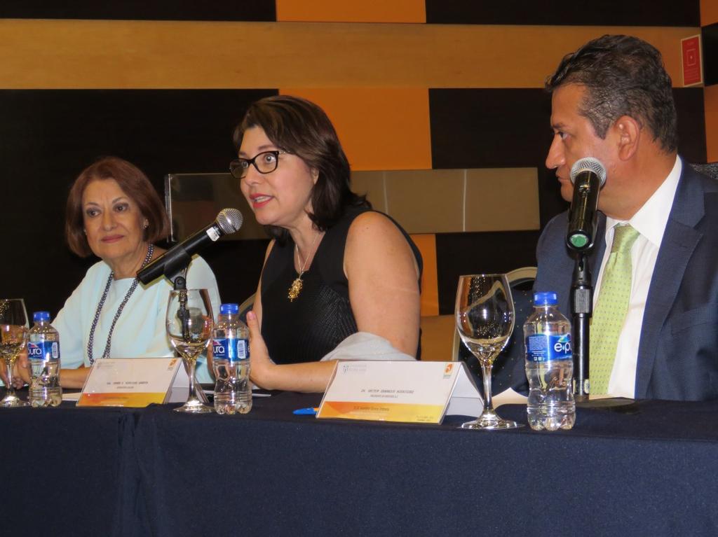 Rodríguez Armenta clausuró los trabajos de la XLIX Asamblea General Ordinaria de la AMOCVIES, A.C. Momentos antes, el Dr.