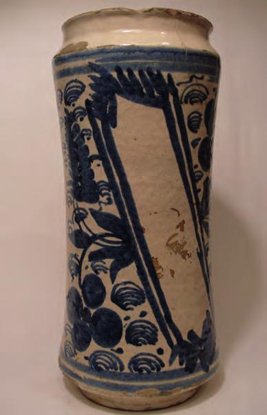 Solo hay una representación en uno de los azulejos, con un tronco rayado y la copa redondeada rellena con pequeñas hojas como punteadas.