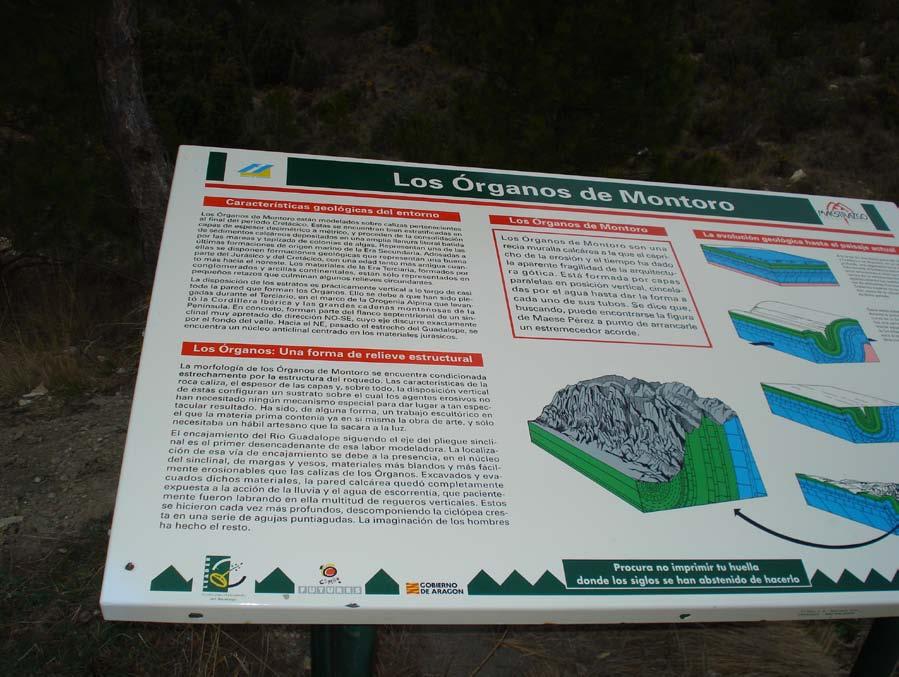 7 Uno de los carteles interpretativo de los Órganos de Montoso, en el Puerto de Villarluengo PARADA 3. NACIMIENTO Y HOZ DEL RÍO PITARQUE, (término municipal de Pitarque, comarca del Maestrazgo).