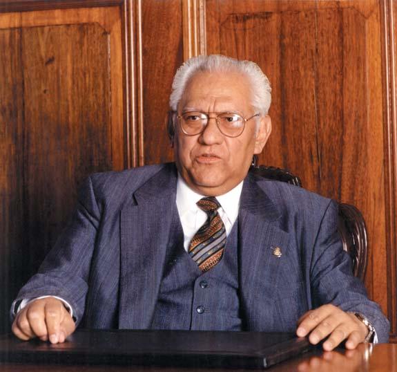 In Memoriam SUPREMA CORTE DE JUSTICIA DE LA NACIÓN Ministro Humberto Román Palacios (1936-2004) Ingresó al Poder Judicial de la Federación el 1o.