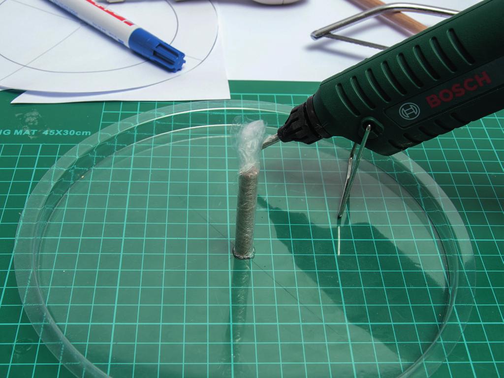 silicona. El desmoldeador Formalate, con moldes de Papel Art o para impermeabilizar el papel para poderlo rellenar con hormigón.