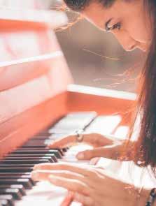 Piano La actividad de piano es una buena elección para los alumnos, ya que en esta actividad desarrollan la creatividad, el ritmo, la psicomotricidad y el sentido musical.