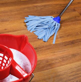 detergente neutro concentrado Teais Cleaner limpia delicadamente todo tipo de pavimentos y revestimientos, adecuado para limpieza en general.