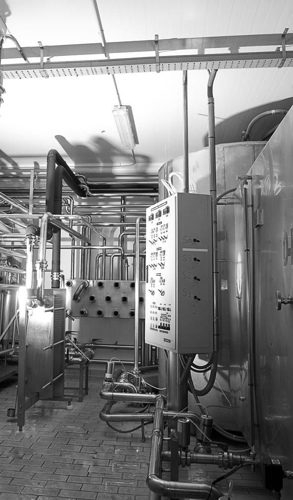 GARANTIA DE CALI- DAD (2) La instalación, que comparte la Queseria con el Centro de Recogida, esta desde finales del año 2007 Certificada por LLOYDS REGISTER QUALITY ASSURANCE LIMITED, en el Sistema