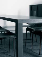 MANU 11 Projekt-Tisch Projekt-Tisch, lang und schmal mit einem Stahlrahmen, der mir Epoxidpolyether-Pulver in schwarz-matt oberflaechenbehandelt ist, Tischplatte in Eiche-natur, furniert, lasiert