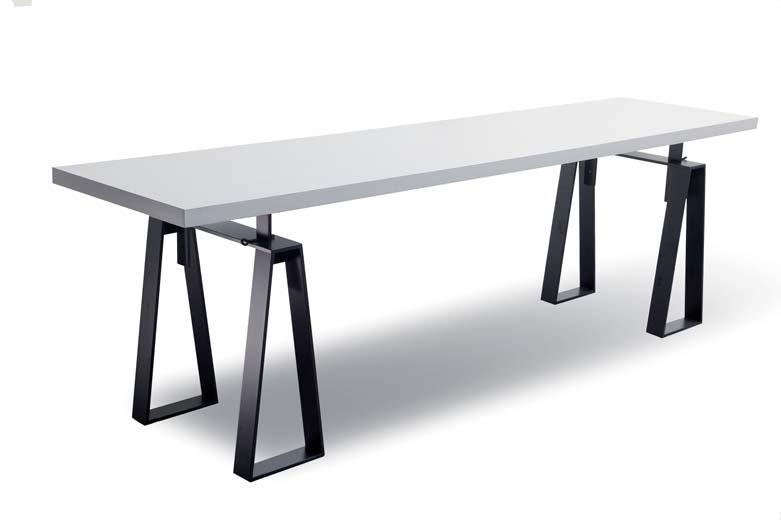 COLLECTION MANUFACTURE MANU 12 Table d'architecte Table d architecte, tréteaux en acier verni avec poudre epoxy-polyester noire opaque; finition du plateau