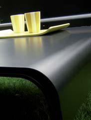 MANU 21 Niedriger Tisch MANU 21 Tavolo basso Niedriger Tisch mit einem Stahlrahmen, oberflaechenbehandelt mit Epoxidpolyether- Pulver in schwarz-matt, Tischplatte aus mehrschichtig verleimten