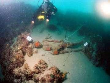La estatua fue descubierta el 27 de Abril de 1997 por el buzo belga René Wouters, a 42m de profundidad.