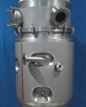 La cocción tiene lugar en una caldera horizontal con agitador y revestimiento calentados. A continuación, el producto se espesa en el evaporador de vacío.