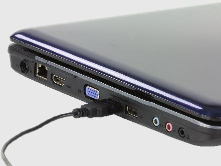 10. Conecte la punta tipo A (la otra punta del cable USB) a un puerto USB disponible en su ordenador. 11. El PC lo detectará de manera automática e instalará los controladores.