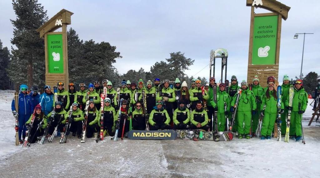 EQUIPO TÉCNICO Nuestro equipo técnico de profesores perteneciente a la escuela de esquí Aramón, está actualmente al mejor nivel nacional, pedagógica y
