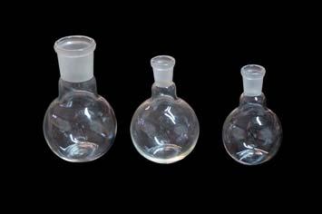 VIDRIO, VIDRIO ESMERILADO GLASSWARE, GLASS WITH GROUND JOINT 309 MATRACES ESFÉRICOS SPHERICAL FLASKS 1 En vidrio borosilicato y con uniones esmeriladas. 2 Gran resistencia al choque térmico.