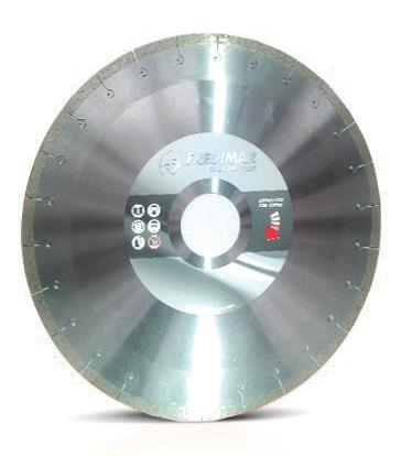 Para garantizar un corte óptimo, se recomienda que el disco de corte sea por lo menos 1,5 mm mayor que el grosor de la tabla.