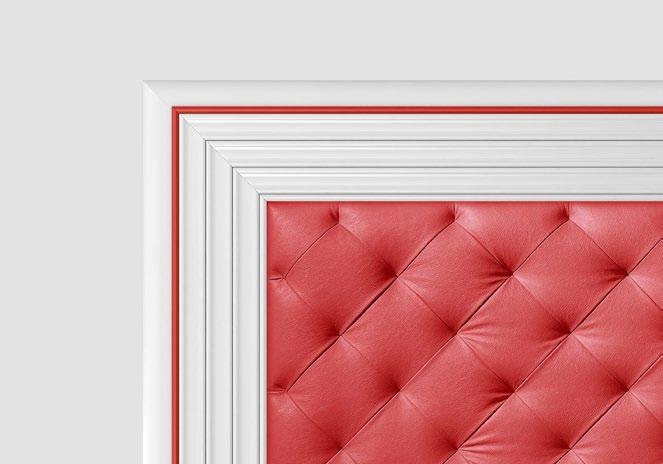 Solid oak wood molding lacquered red. Quilted upholstery. Cabecero lacado blanco mate, detalles lacado blanco brillo.