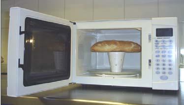 Fig. 13. Método de calentamiento (izquierda) y enfriamiento (derecha) de los panes recalentados en horno de microondas 6.4 