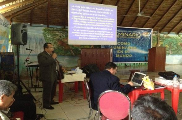 pastores de Bolivia y demás asistentes, en especial al Director de Misiones Extranjeras