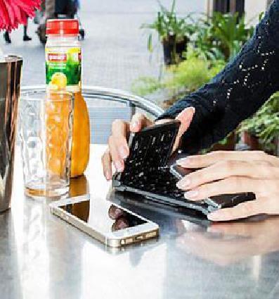 10.TECLADO PÓRTATIL PARA SMARTPHONE Con este teclado portátil podrás realizar tus trabajos