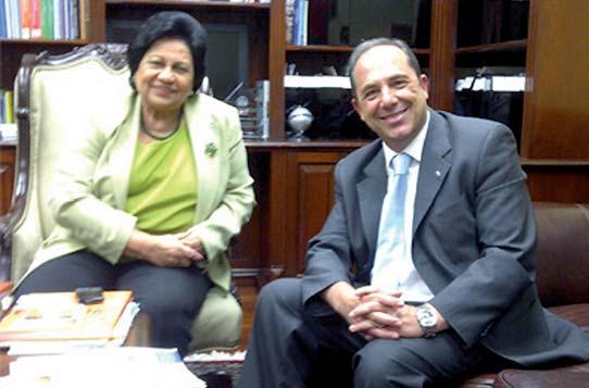 La ministra Dª Ligia Amada Melo de Cardona y D. Francisco Martos Departiendo con el Presidente de la República Dominicana, D. Leonel Fernández la República Dominicana.