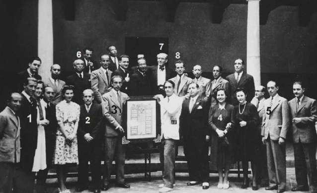LA ESCUELA DE ARTES, PUNTO DE INICIO DE LA RABACHT 227 Escuela de Artes. Curso de 1949-50. 1-Juan Bouso (profesor de Carpintería). 2-Julio Pascual Martín.