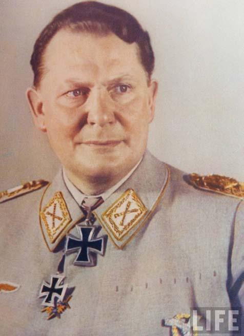HERMANN GOERING Goering fue acusado de haber creado el sistema de los campos de concentración y de haber participado en el complot para una "guerra de agresión" contra Polonia.