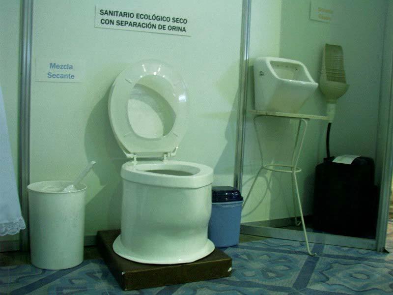 Exhibición Stand Saneamiento Ecológico en Feria Internacional Quito Construcción 2003 Gran acogida Sistema interesante, poco aplicable a la ciudad.