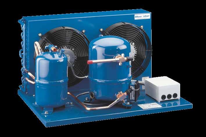 Unidades de condensadores pintados (de color azul) a través del proceso electrostático, proporcionando un excelente aspecto visual y alta resistencia a la corrosión.