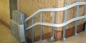 Soluciones hechas a la medida SUPRA es nuestra solución específica para escaleras curvas. Puede ser instalada en interior y en el exterior.
