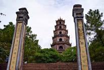 Mañana libre en Hanoi en el que recomendamos realizar visitas opcionales (no incluidas) por la ciudad como el Mausoleo de Ho Chi Minh, la Pagoda de un Pilar, la casa sobre pilares, el Palacio del