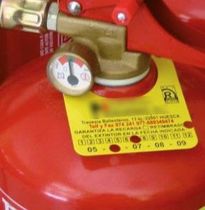 De manera que los extintores de incendios fabricados a partir de dicha fecha, ya no llevarán la placa de diseño definida en el artículo 10 de la ITC MIE AP5 Extintores de incendios, con los