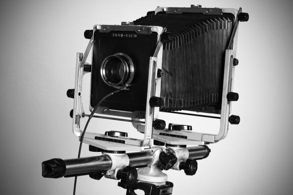 La cámara de gran formato La cámara de gran formato es el instrumento ideal para conseguir la máxima calidad de imagen en fotografía. El tamaño de los negativos es una ventaja frente a otros formatos.