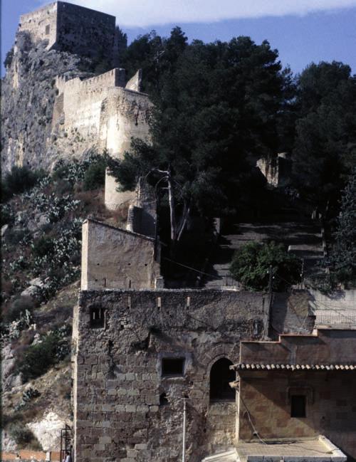 BIC: Sí La fortaleza de Xàtiva es una de las más espectaculares de la Comunitat, por su extensión y por su excelente conservación.