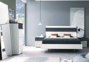 - Dormitorio sin armario compuesto de cabecero, 2 mesitas, cómoda y