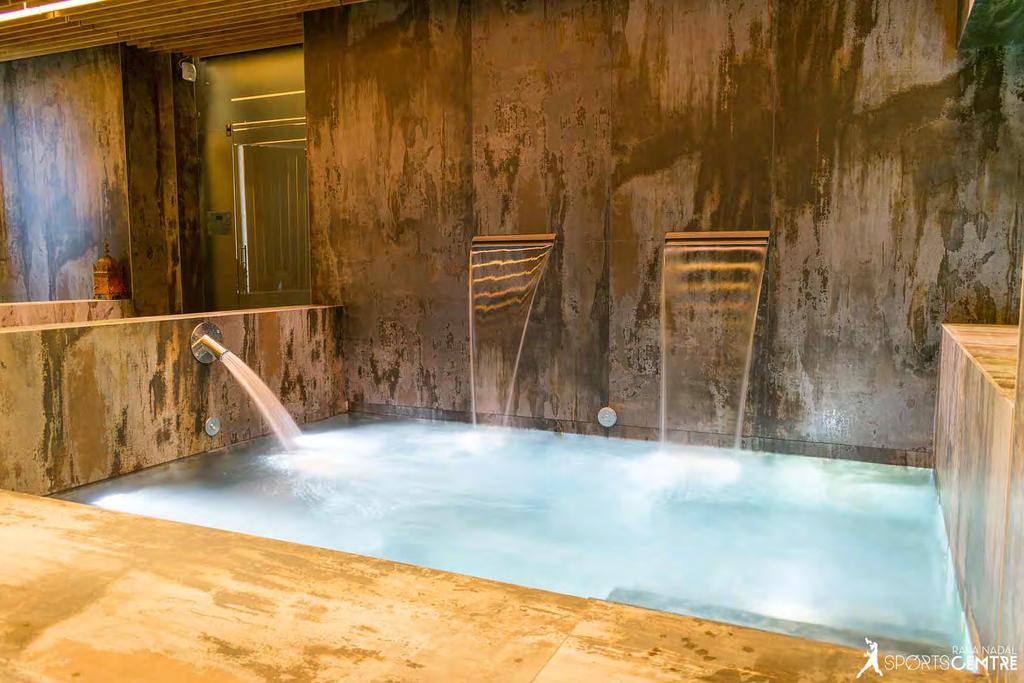 SPA El objetivo de nuestra zona spa es lograr una completa relajación e influir positivamente en la vitalidad y la salud del cliente a través de un circuito de agua y sauna (tanto seco como húmedo).