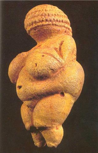 La Venus de Willendorf BULTO Bulto es la parte de una escultura que está exenta.
