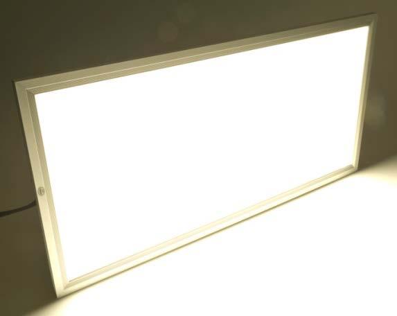 Una única tira de luz colocada en un lateral permite iluminar hasta 800 mm de distancia sin pérdida de intensidad luminosa.